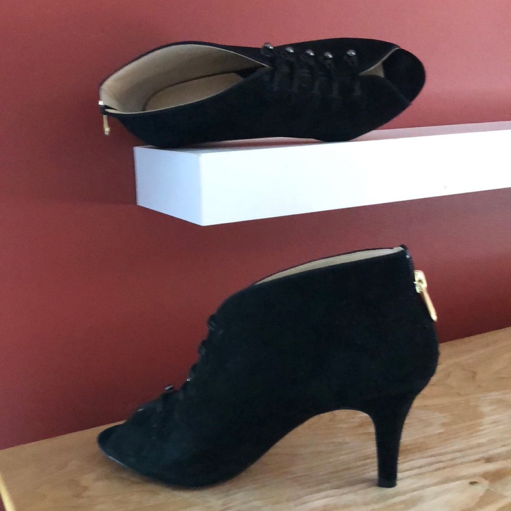 Adrienne Vittadini black high heel